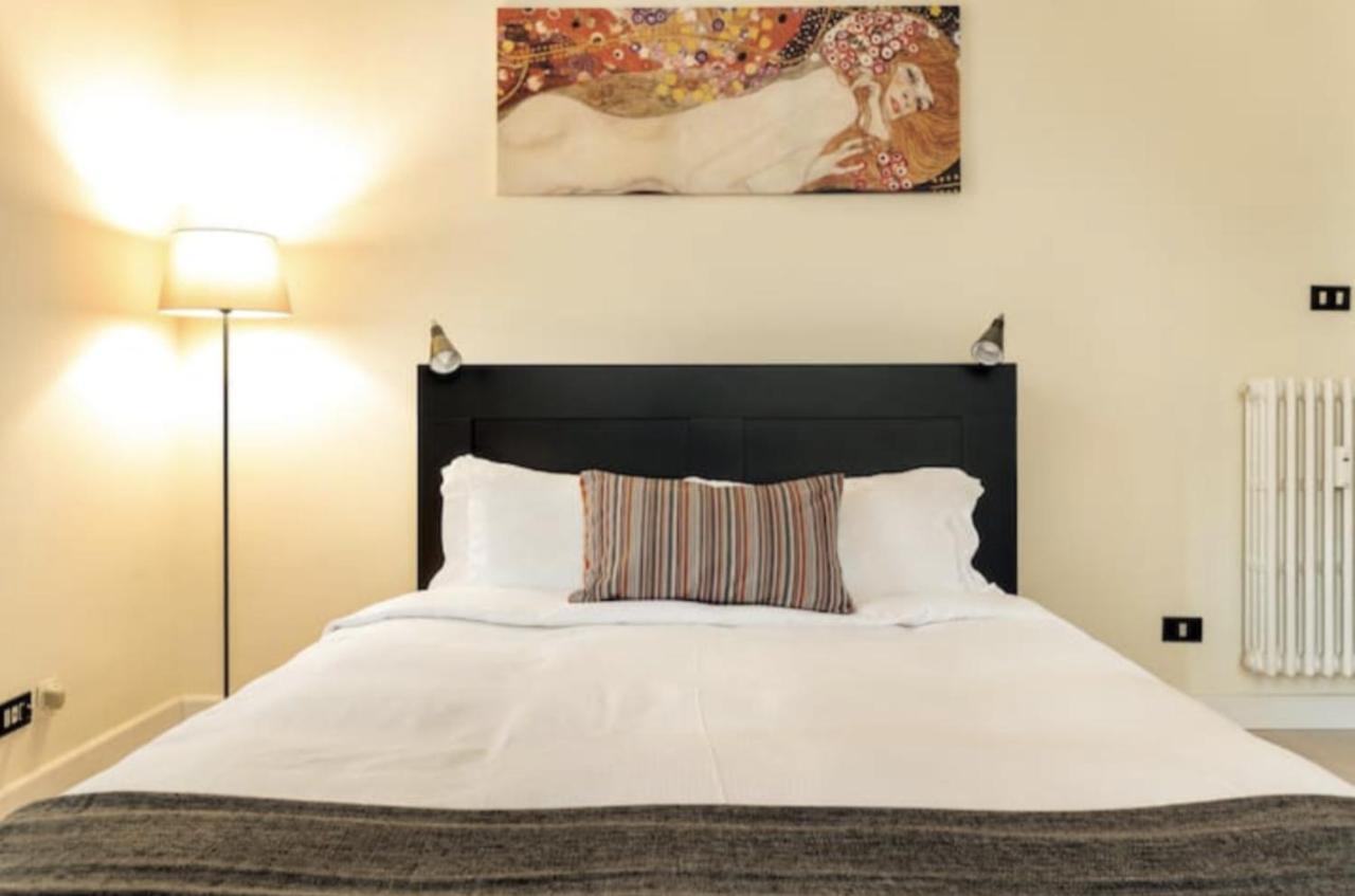 Sunny Flat In Elegant Building Close To Colosseum روما المظهر الخارجي الصورة
