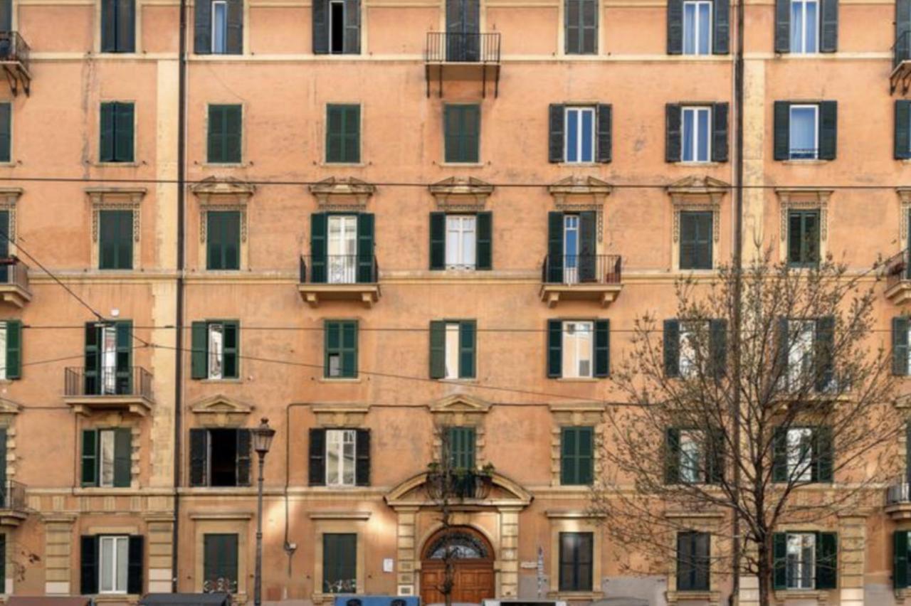 Sunny Flat In Elegant Building Close To Colosseum روما المظهر الخارجي الصورة